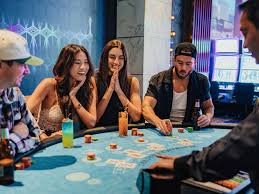 Turnamen poker mingguan dan ruang bermain di platform ether777